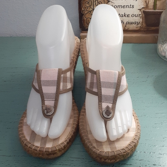 BURBERRY WEDGES SZ 8.5 (39) - Picture 1 of 6